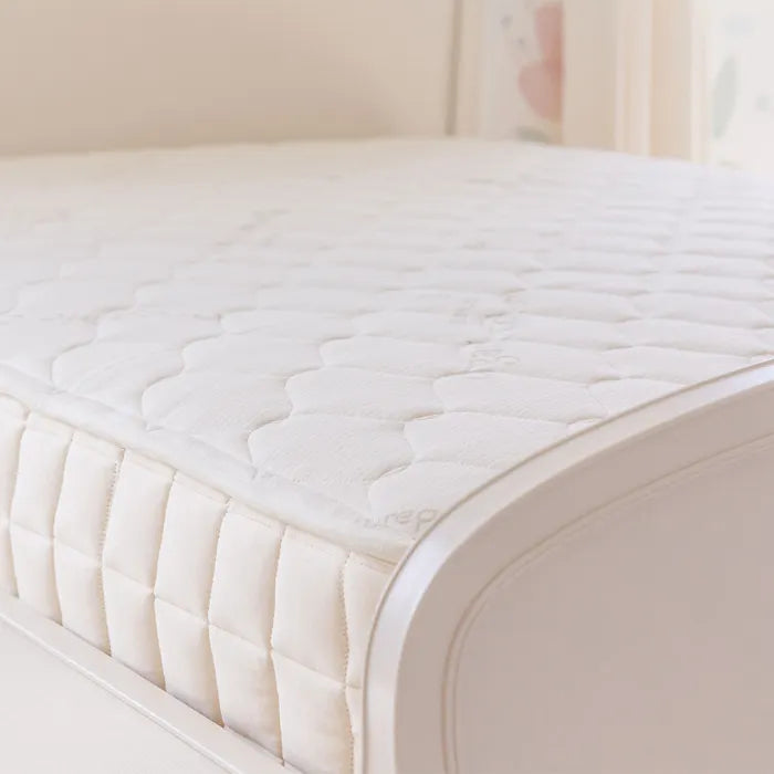 A glue-free encased coil system provides firm support and a smooth feel without motion transfer.